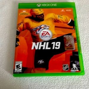 NHL 19 used but in great condition video games disc